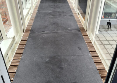 antislip platen loopbrug bij woningen