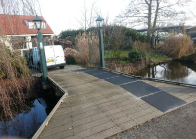 antislip platen brug bij villa
